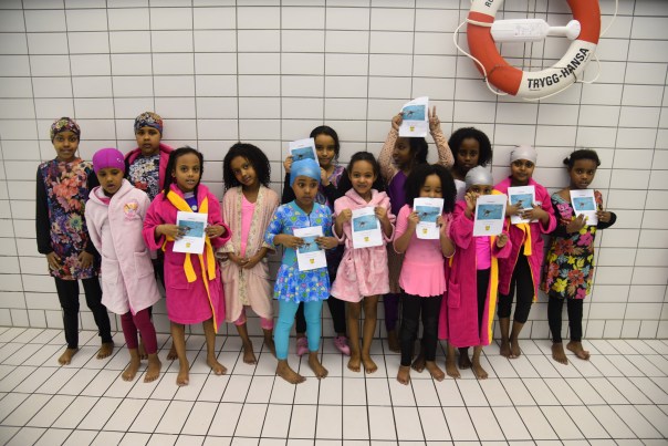 Somaliska Freds simundervisning med Malmö simsällskap